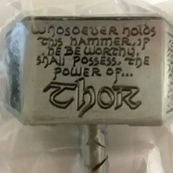 🆕️Thor hammer keychain in silver - Picture 5 of 6